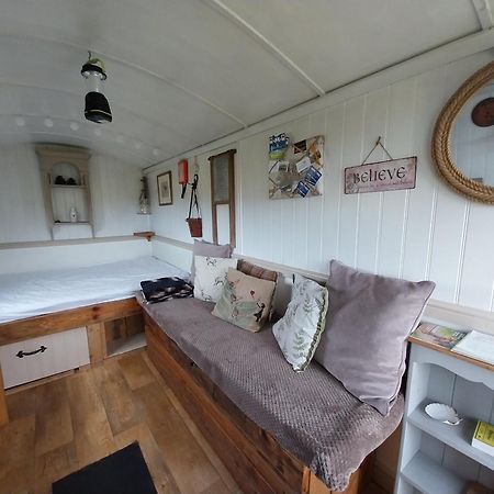 Meadowbeck - Shepherd Huts Fylingdales Екстериор снимка
