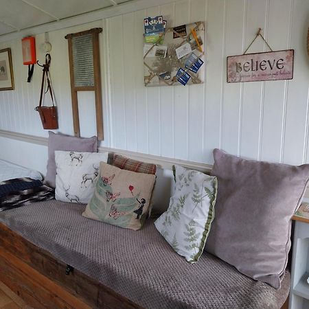 Meadowbeck - Shepherd Huts Fylingdales Екстериор снимка