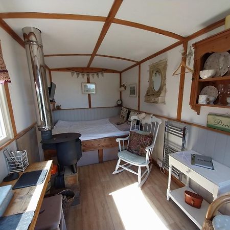 Meadowbeck - Shepherd Huts Fylingdales Екстериор снимка