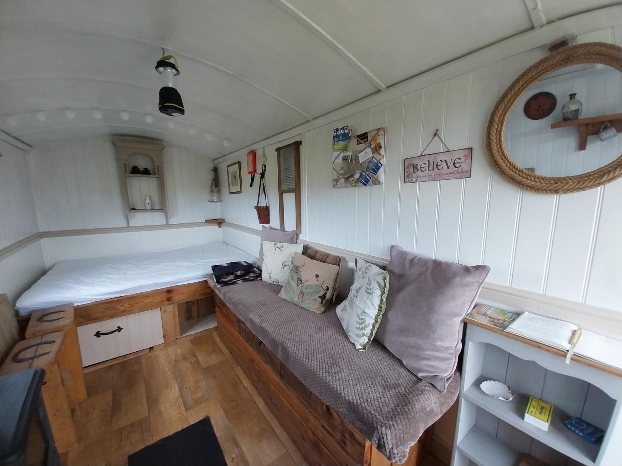 Meadowbeck - Shepherd Huts Fylingdales Екстериор снимка