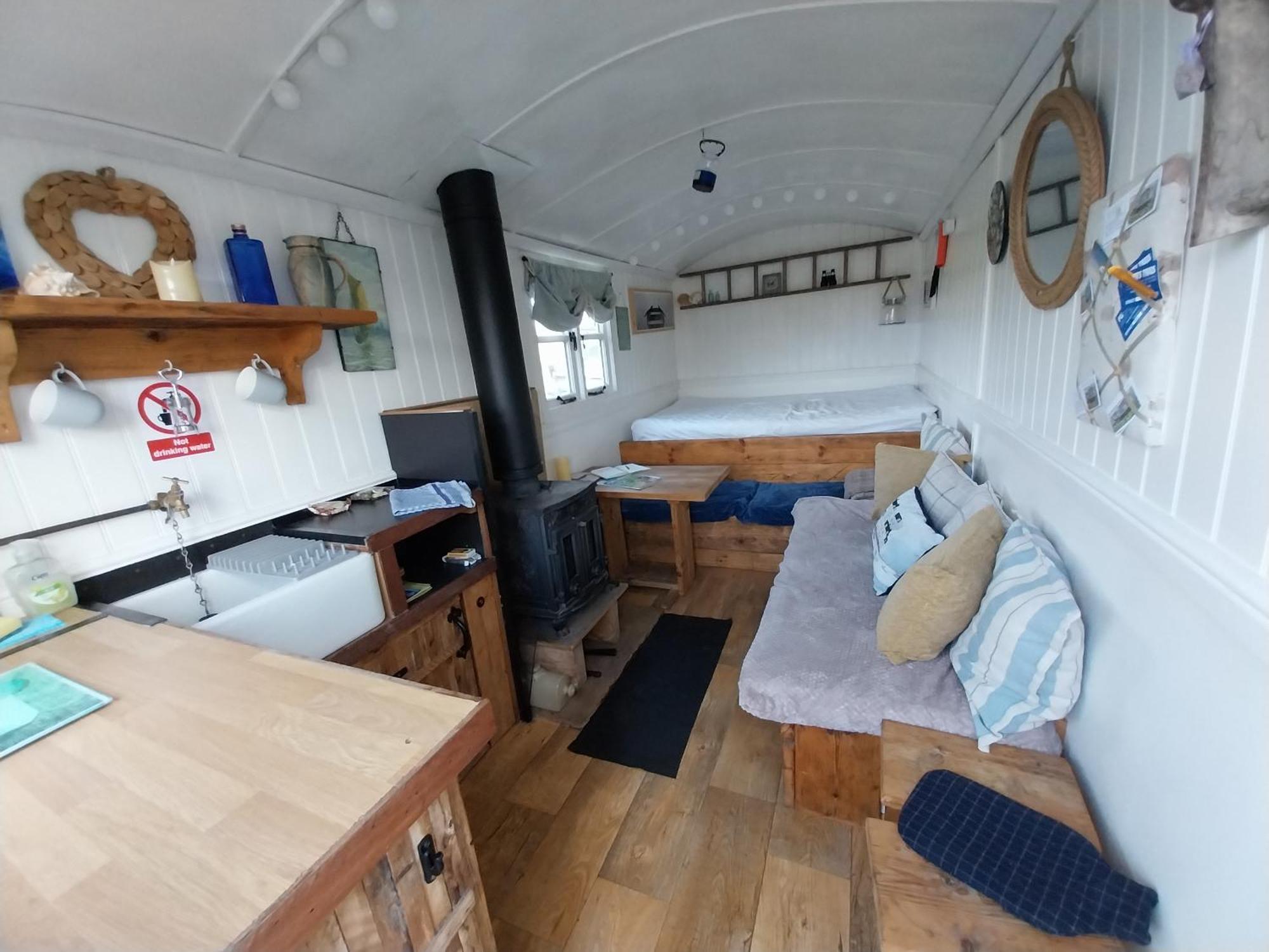 Meadowbeck - Shepherd Huts Fylingdales Екстериор снимка