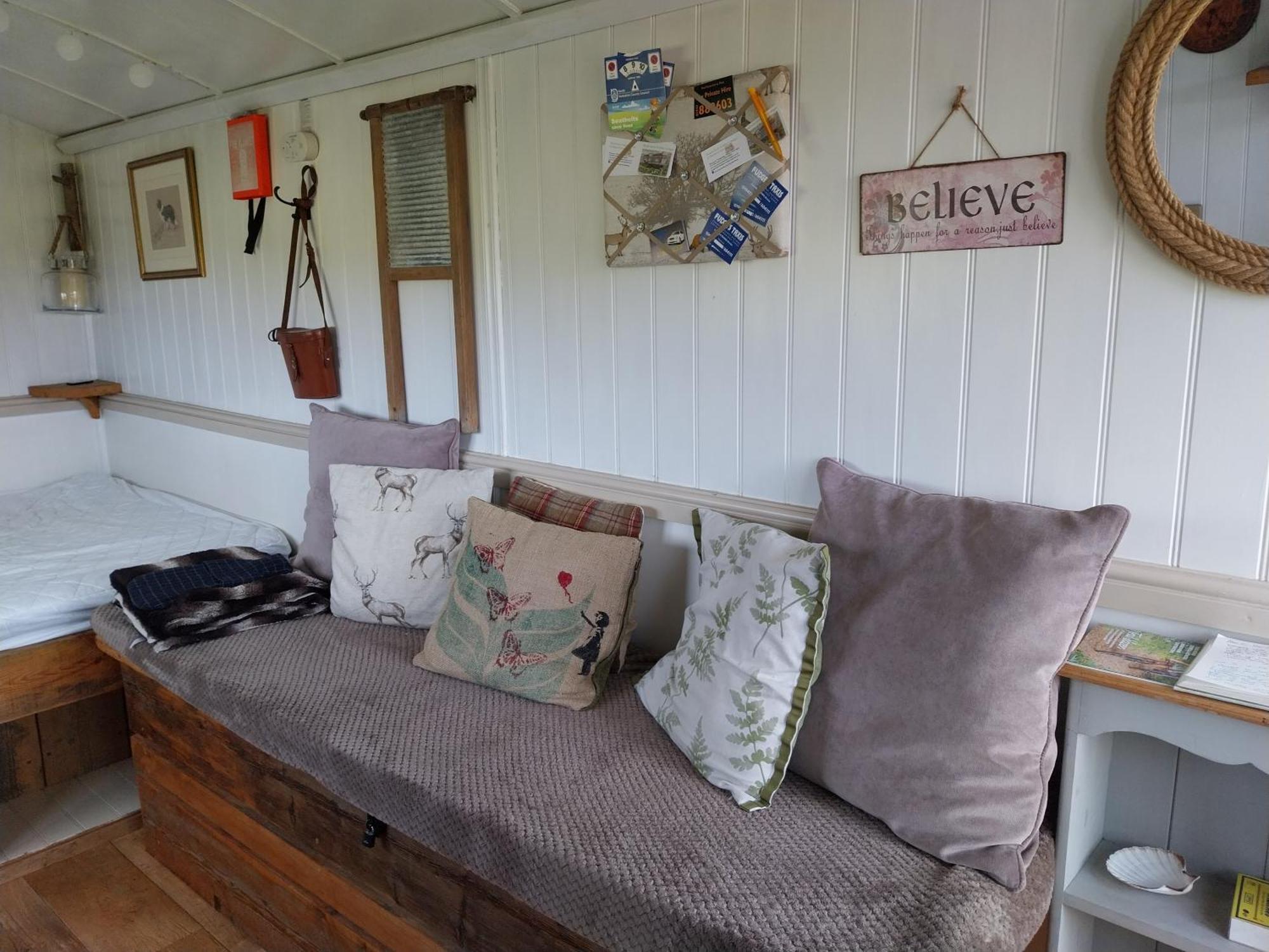 Meadowbeck - Shepherd Huts Fylingdales Екстериор снимка