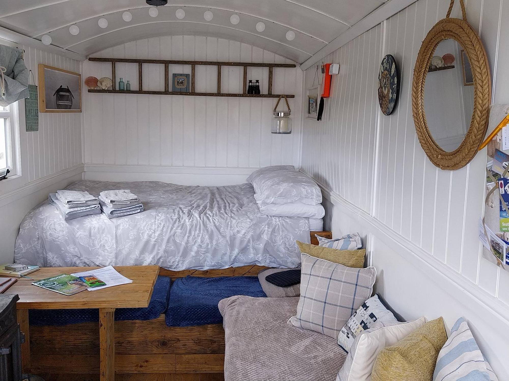 Meadowbeck - Shepherd Huts Fylingdales Екстериор снимка