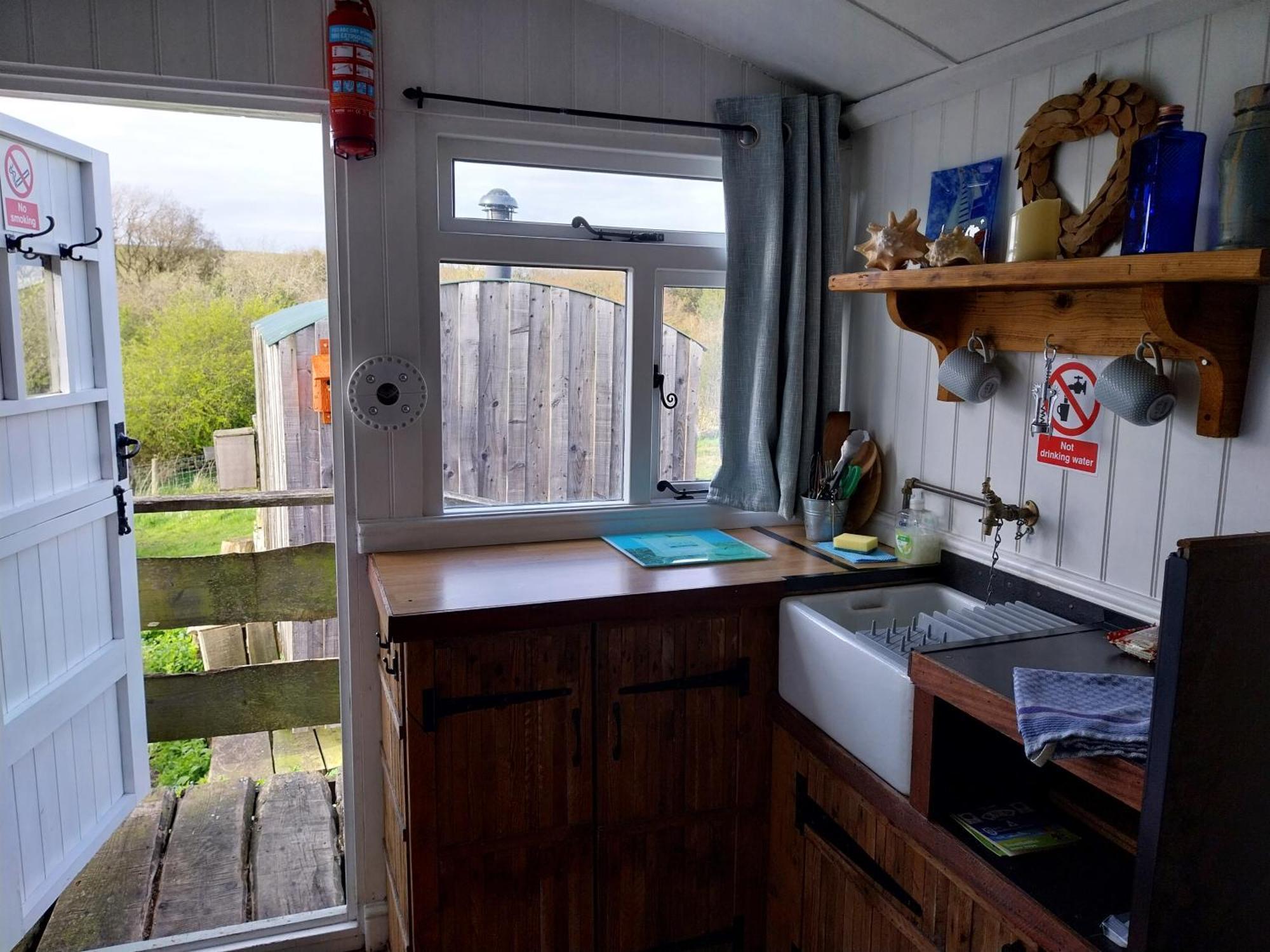 Meadowbeck - Shepherd Huts Fylingdales Екстериор снимка