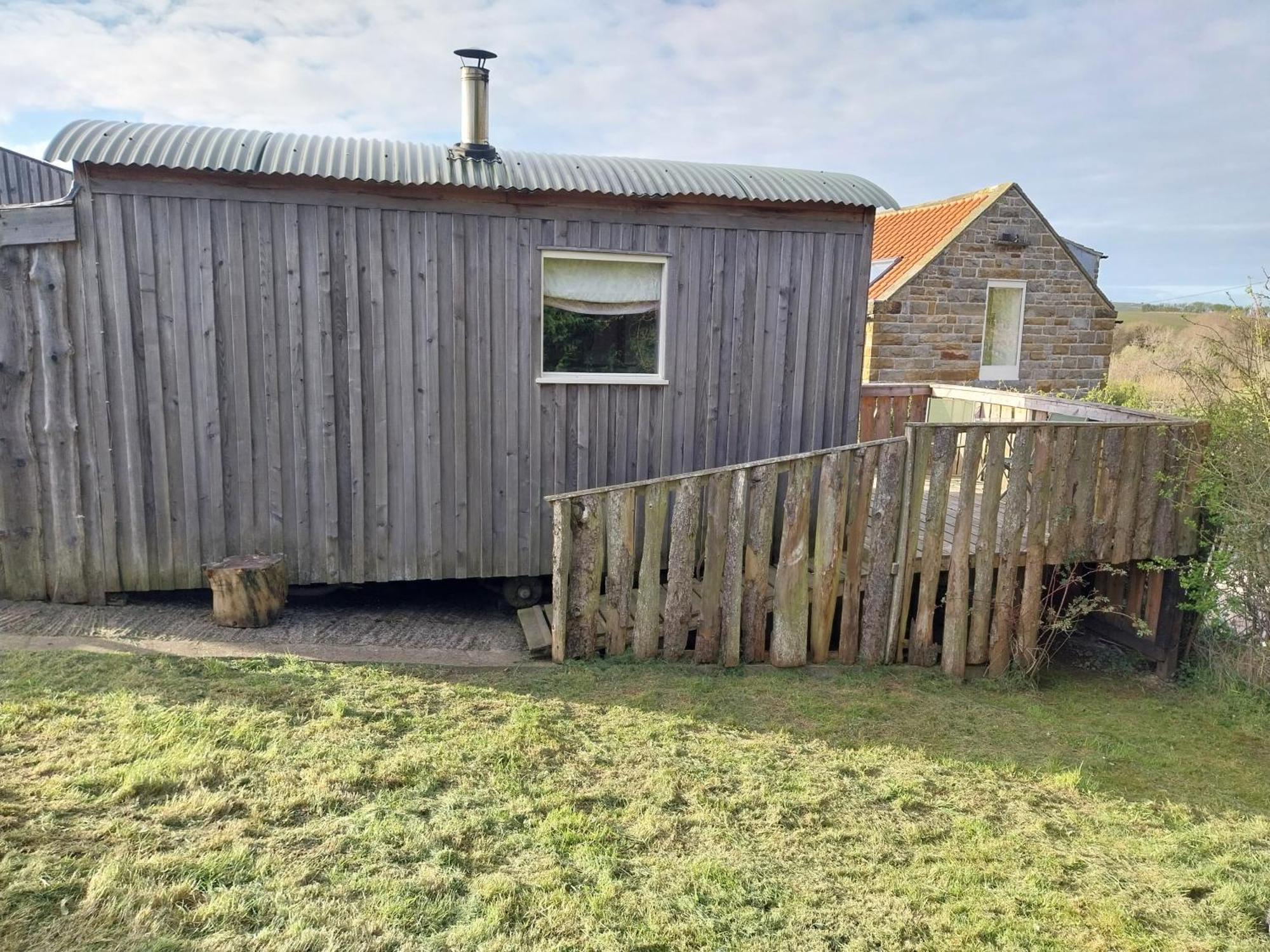 Meadowbeck - Shepherd Huts Fylingdales Екстериор снимка