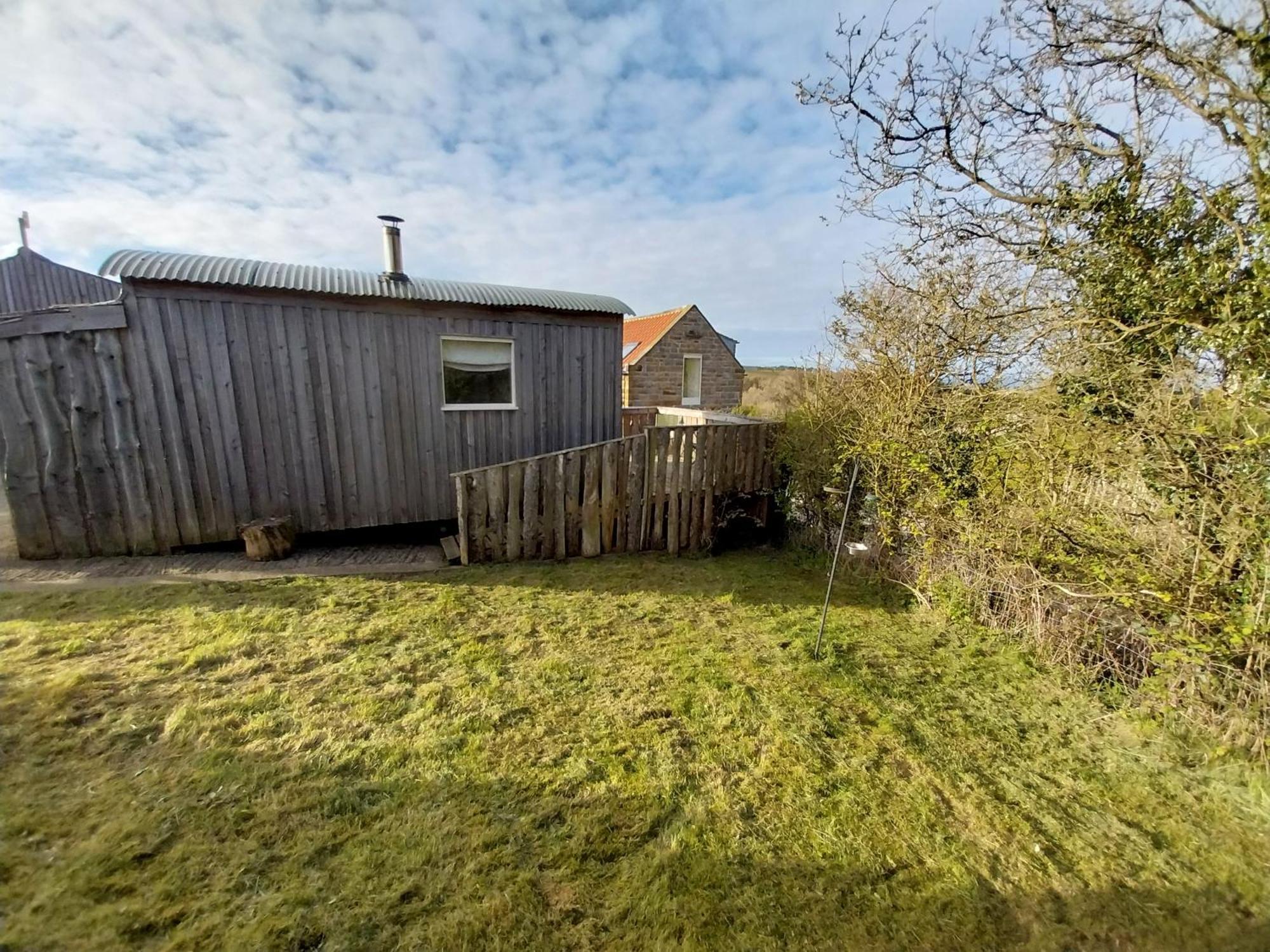 Meadowbeck - Shepherd Huts Fylingdales Екстериор снимка