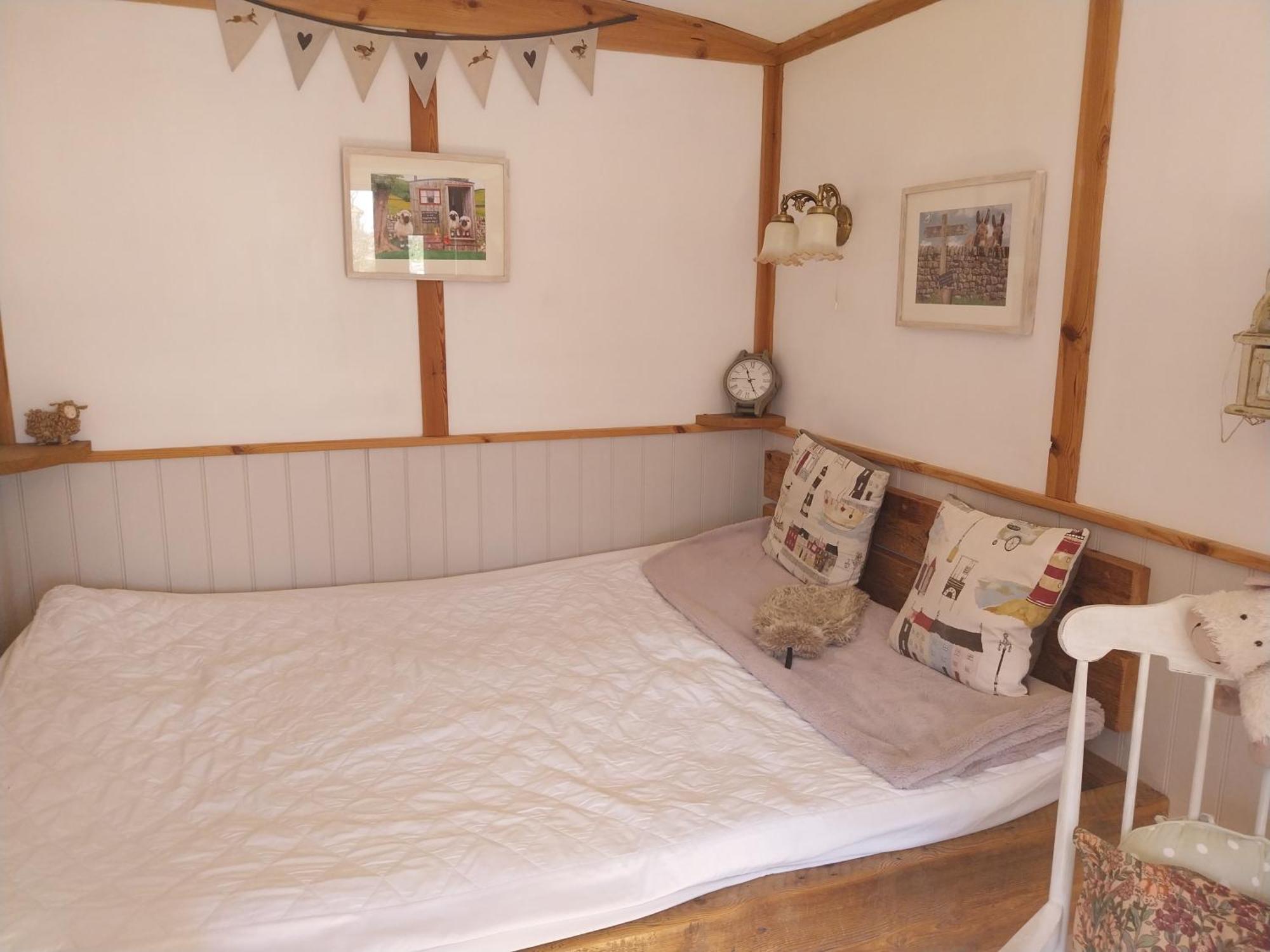 Meadowbeck - Shepherd Huts Fylingdales Екстериор снимка