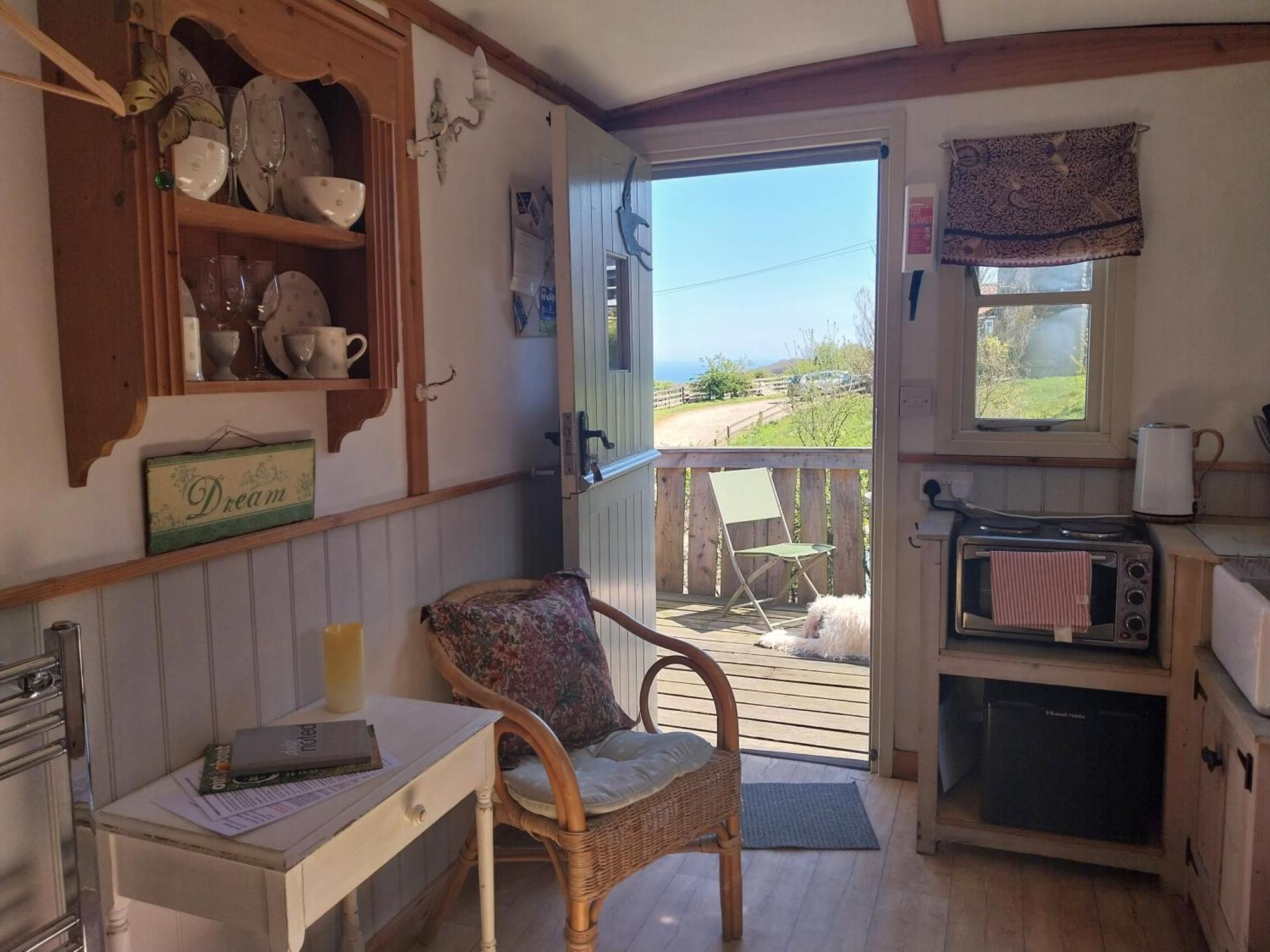 Meadowbeck - Shepherd Huts Fylingdales Екстериор снимка