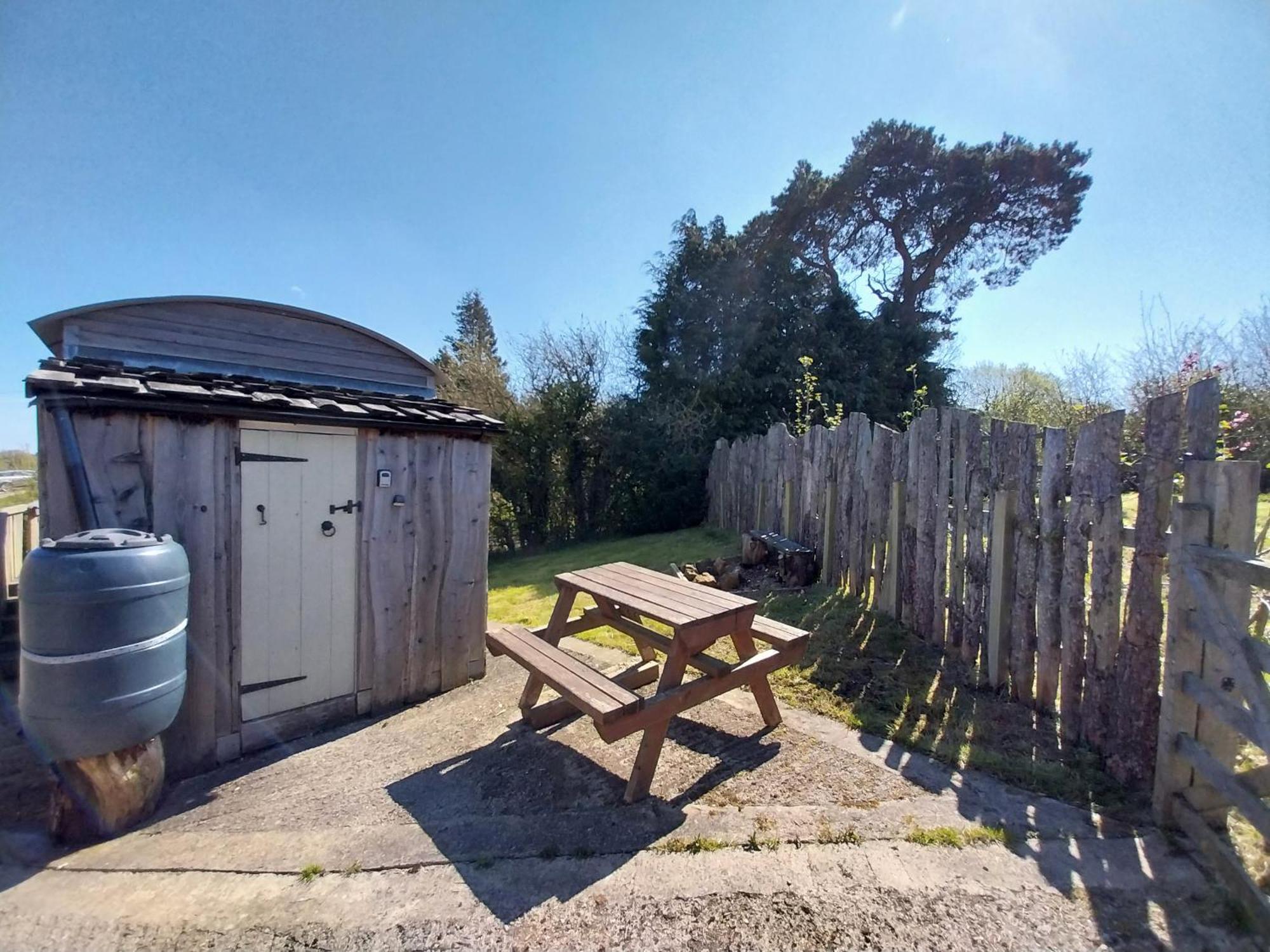 Meadowbeck - Shepherd Huts Fylingdales Екстериор снимка
