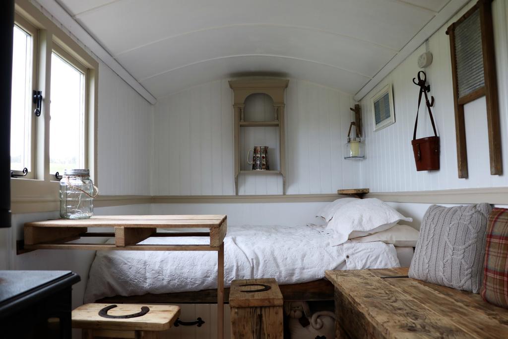 Meadowbeck - Shepherd Huts Fylingdales Екстериор снимка