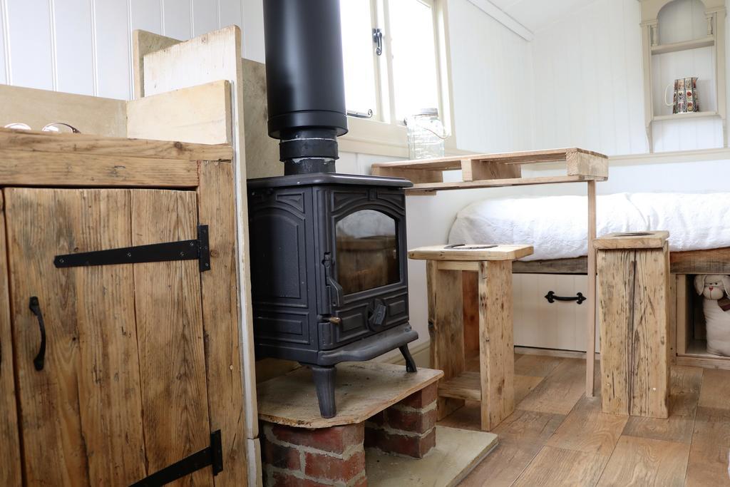 Meadowbeck - Shepherd Huts Fylingdales Екстериор снимка