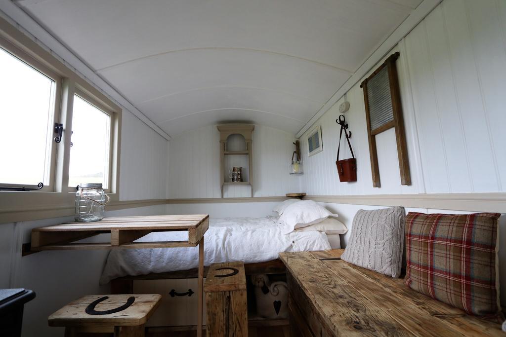 Meadowbeck - Shepherd Huts Fylingdales Екстериор снимка