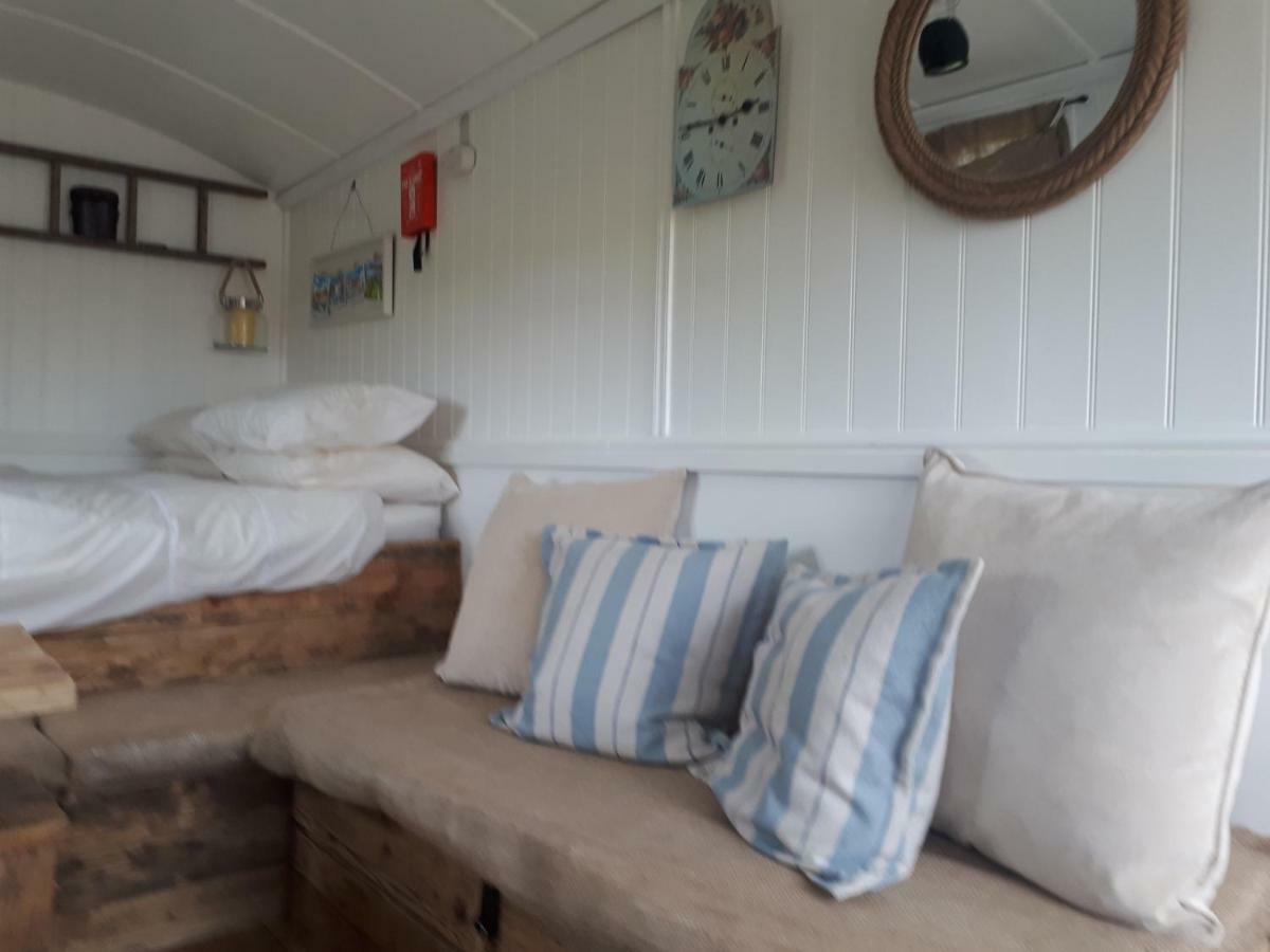 Meadowbeck - Shepherd Huts Fylingdales Екстериор снимка