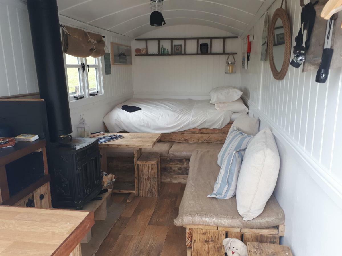 Meadowbeck - Shepherd Huts Fylingdales Екстериор снимка