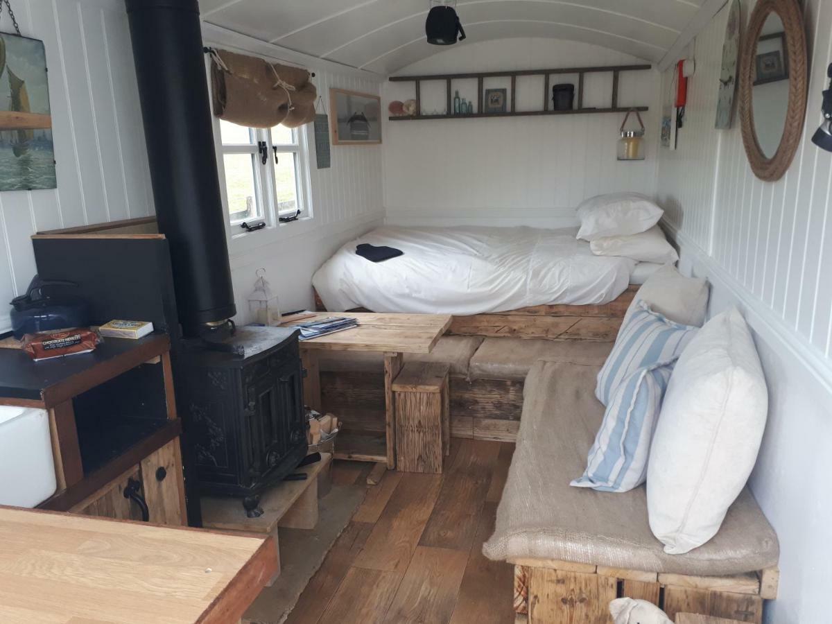Meadowbeck - Shepherd Huts Fylingdales Екстериор снимка
