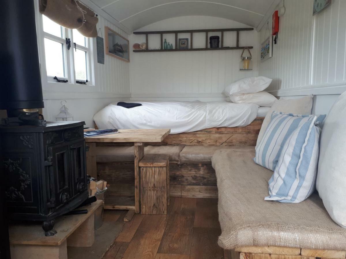 Meadowbeck - Shepherd Huts Fylingdales Екстериор снимка